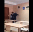 Избиение школьницы одноклассником в Иркутске попало на видео - Комсомольская правда