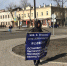 Иркутянка встала в пикет против пыток и убийств последователей китайской секты - Irk.Ru