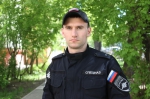 Иркутянин Николай Шумаков служит в отряде особого назначения по борьбе с незаконным оборотом наркотиков. Кстати, армлифтинг — не единственное спортивное увлечение этого полицейского.  Еще он подтягивается на перекладине и может сделать это за один подход больше сорока раз