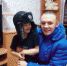 На фото — 17-летний ангарчанин Виталий Хмелевской со своим младшим братом Кириллом. В один из дней января парень был дома и услышал грохот; вышел на площадку, чтобы узнать, в чем дело. Из-под соседской двери валил густой дым, а из квартиры раздавались мольбы о помощи. Юноша не растерялся и за считанные минуты вырвал железную дверь, спасая от гибели 14-летнюю соседку. Отважному парню вручили медаль «За проявленное в экстремальной ситуации мужество и спасение человека». Чествование героя проходило в торжественной обстановке в правительстве Приангарья 12 декабря - Газета Пятница