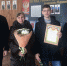 Володя (второй справа) получил благодарность от полиции, а его мама (вторая слева) цветы за хорошее воспитание сына. Фото: ГУ МВД России по Иркутской области - Комсомольская правда