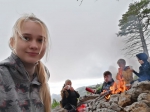 Рядом с иркутской десятиклассницей Алиной Соболевой — ее папа и младшие братья. «Учеба — это моя ответственность, я понимаю это с начальной школы, — говорит девочка. — Если мне нужна помощь, я иду к родителям, но стараюсь найти ответы в интернете и разобраться самостоятельно. Если я чувствую, что есть какие-то трудности, которые мешают идти дальше, то беру уроки у репетиторов»
