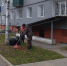 В выходные дни коммунальщики в Иркутске вывозили мусор, чистили лестницы, дезинфицировали подъезды - Weacom.Ru