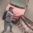 В Якутске прохожие поймали упавшего с 12 этажа ребёнка - Baikal24.Ru