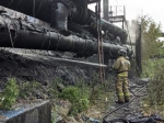 Во Владивостоке от обшивки теплотрассы загорелся гаражный кооператив