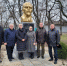Возле восстановленного памятника В.И. Ленину - Газета Копейка
