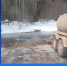 Очевидцы сняли на видео, как в реку Орлингу продолжают сливать отходы - АИСТ ТВ