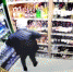 В Иркутске разыскивают подозреваемых в хищении из магазина (Видео) - Weacom.Ru