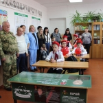 Парта героя