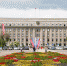 Клумба перед зданием администрации города летом. - Rayon.Irk.Today