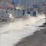 Дороги Иркутска залило кипятком из-за прорыва теплосетей