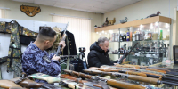 Росгвардия передала на нужды СВО более 300 единиц оружия от жителей Иркутской области (видео) - Росгвардия