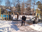 Около 100 рабочих вышли на уборку общественных пространств в Иркутске