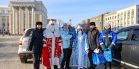 Полицейский Дед Мороз со Снегурочкой поздравили участников дорожного движения с наступающим Новым годом - ГИБДД Иркутской области