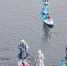 Массовый заплыв Дедов Морозов на сапах в Красноярске - Baikal24.Ru