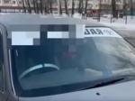 В Нижнеудинске полицейские заставили женщину убрать с авто непристойную наклейку