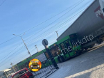 В Иркутске муниципальный автобус врезался в фуру