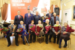 Руслан Болотов вручил медали к 80-летию Победы в Великой Отечественной войне