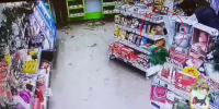 В Иркутске мужчина украл с заправки 33 шоколадки (Видео) - Weacom.Ru