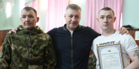 Губернатор поздравил с Днем защитника Отечества бойцов СВО в военном госпитале Иркутска - ИА ИркСиб