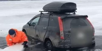 Автомобиль с детьми провалился на Байкале в Бурятии - Baikal24.Ru