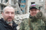 Встреча двух иркутских единороссов за «ленточкой»: Яков Миндрулёв привёз Даниилу Литвинову посылку из дома