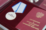 Мэр Иркутска Руслан Болотов передал семьям участников СВО ордена Мужества