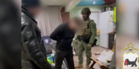 В Усолье-Сибирском задержаны вымогатели, которые угрожали женщине расправой (Видео) - Weacom.Ru
