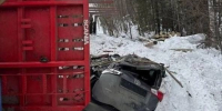 В Нижнеилимском районе лесовоз рухнул на иномарку (Видео) - Weacom.Ru