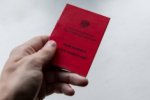 Названы самые популярные трюки мошенников для обмана доверчивых пенсионеров