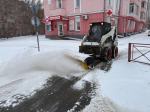 Около 300 человек устраняют последствия снегопада в Иркутске