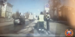 В Иркутске сотрудники ДПС помогли девушке, которой стало плохо за рулем