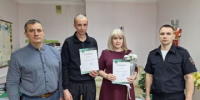 В Ангарске полицейские поблагодарили сотрудников банка, которые уберегли женщину от перевода денег мошенникам - GazetaHot.Ru