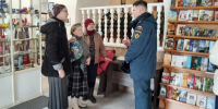 В преддверии празднования Пасхи сотрудники МЧС России провели противопожарные инструктажи в храмах и церквях Иркутской области - GazetaHot.Ru