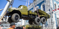 Военную технику вернули к Дому офицеров после реставрации в Иркутске - ИА ИркСиб