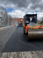 В Иркутске продолжается уборка улиц и ремонт дорог большими картами