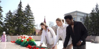 В Приангарье для молодежи из 9 стран провели пешеходную экскурсию в честь Дня Победы - Baikal24.Ru