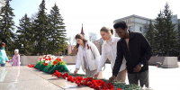 В Иркутске для молодежи из девяти стран провели пешеходную экскурсию, посвященную юбилею Победы - ИА Альтаир