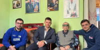 Молодогвардейцы Иркутска навестили 106-летнего ветерана Великой Отечественной войны - Единая Россия