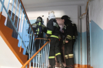 Человек пострадал в результате хлопка в многоэтажке