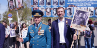 Игорь Кобзев и Александр Ведерников приняли участие в акции «Бессмертный полк». Фото IRK.ru - Irk.Ru