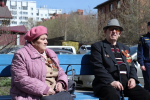 С 80-летием Великой Победы ветеранов поздравили молодогвардейцы в Иркутске