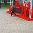 Молодой человек сломал элемент фотозоны. Скриншот видео с камер наблюдения - Irk.Ru