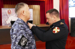 Росгвардейцу из Иркутска, задержавшему вооружённого ножом преступника, вручена государственная награда