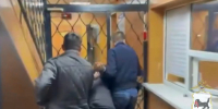 Задержание подозреваемого в грабеже. Скриншот видео ГУ МВД России по Иркутской области - Irk.Ru