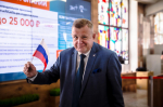 Акцию «Российский триколор» организовали в ИРНИТУ накануне Дня России