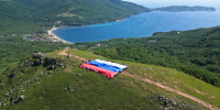 В День России в Приморье развернули гигантский триколор - Baikal24.Ru
