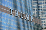 Золотой трампофон: Трамп решил продавать смартфоны названные в его честь