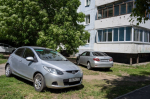 14 припаркованных на газоне машин выявили в Свердловском районе Иркутска