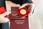 Выпускникам из Иркутской области вручили золотые медали на Губернаторском балу